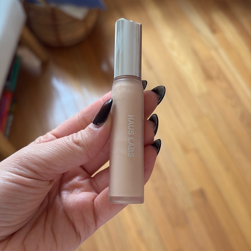 Haus labs triclone skin tech concealer 05 FAIR PEACH